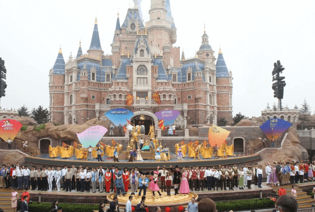¿Un viaje mágico o una trampa para turistas? Por qué Disney World Shanghái podría sorprenderle A Magical Trip or a Tourist Trap? Why Disney World Shanghai Might Surprise You