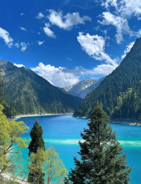 Jiuzhaigou Travel Guide