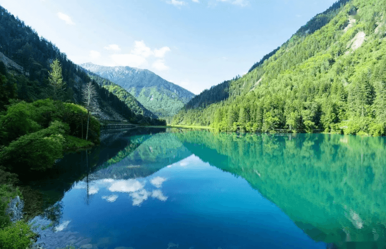 Jiuzhaigou Travel Guide